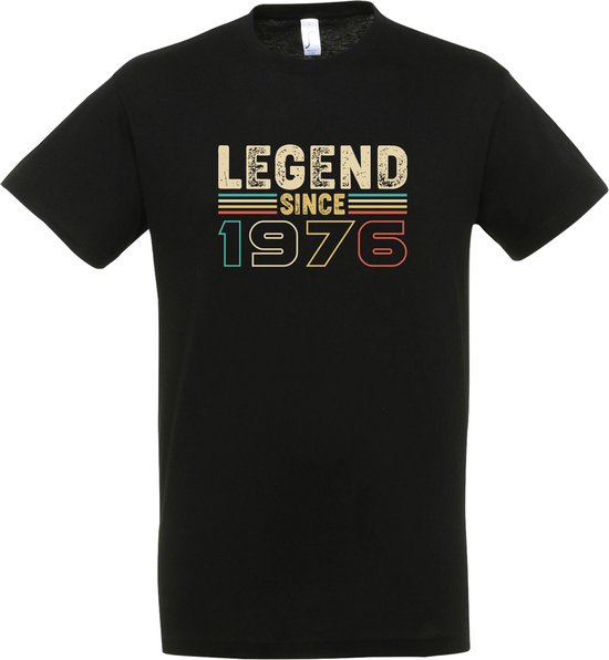 Zwart T-shirt met de tekst "LEGEND SINCE 1976" in retrokleuren.