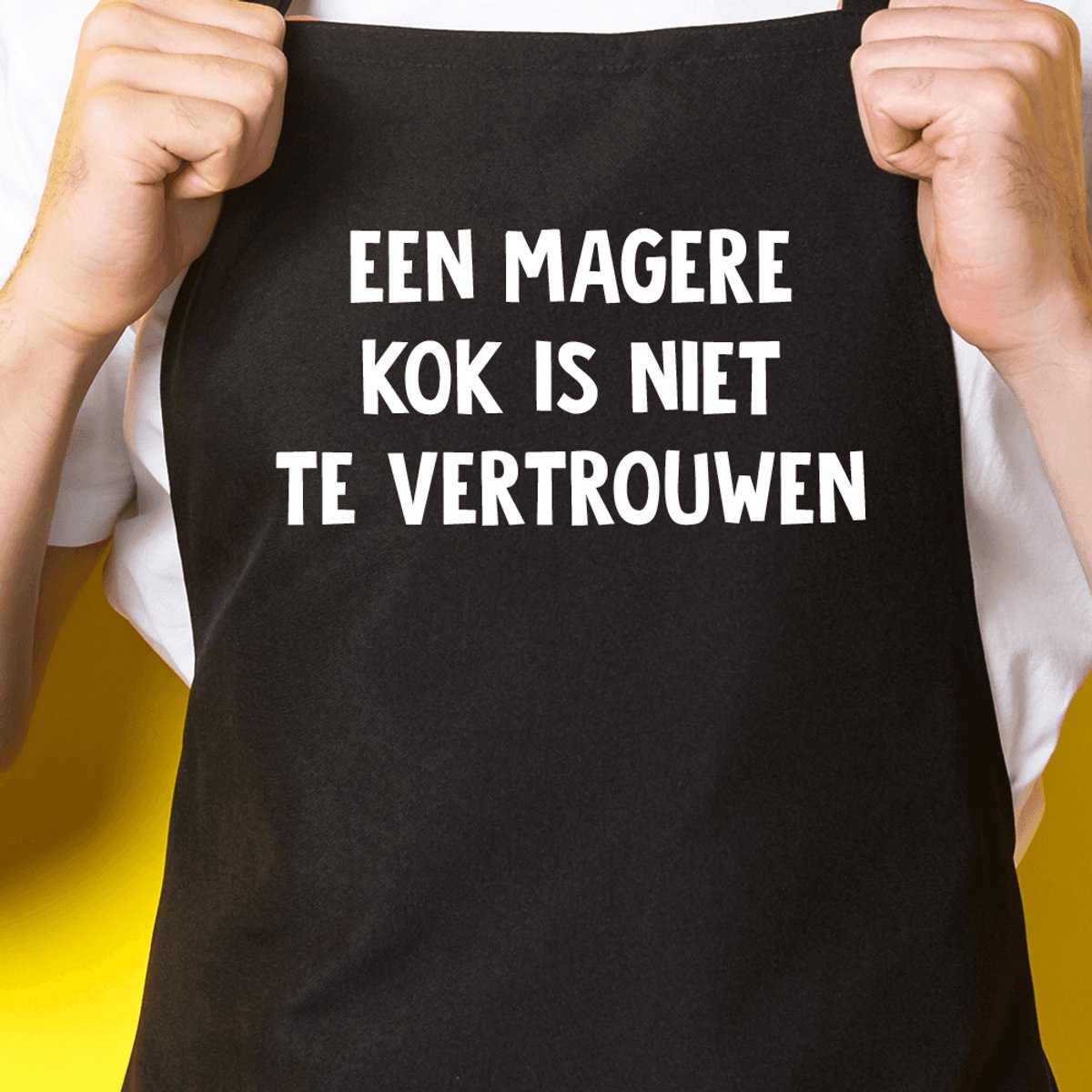 Zwart keukenschort / BBQ-schort met tekst | Een magere kok is niet te vertrouwen | Katoen - One size - Verstelbaar - Wasbaar - Cadeau voor hem - Vaderdag - Gratis verzending - Cadeau voor Kerst & sinterklaas | Incl. 2 jaar garantie