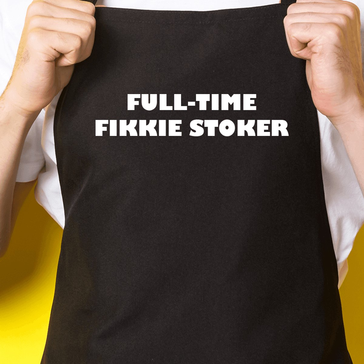 Zwart keukenschort / BBQ-schort met tekst | Full-time Fikkie stoker | Katoen - One size - Verstelbaar - Wasbaar - Cadeau voor hem - Vaderdag - Gratis verzending - Cadeau voor Kerst & sinterklaas | Incl. 2 jaar garantie