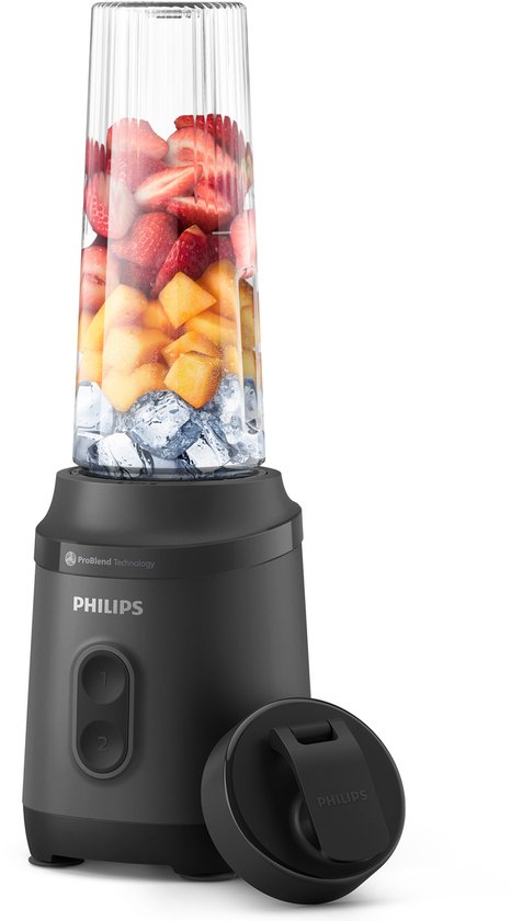 Philips blender in het zwart met beker gevuld met aardbeien, mango en ijs, deksel ernaast.
