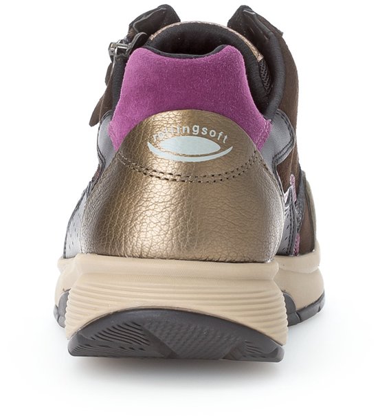 Achterkant van de sneaker met goudkleurige en roze accenten. Logo "rollingssoft" zichtbaar.