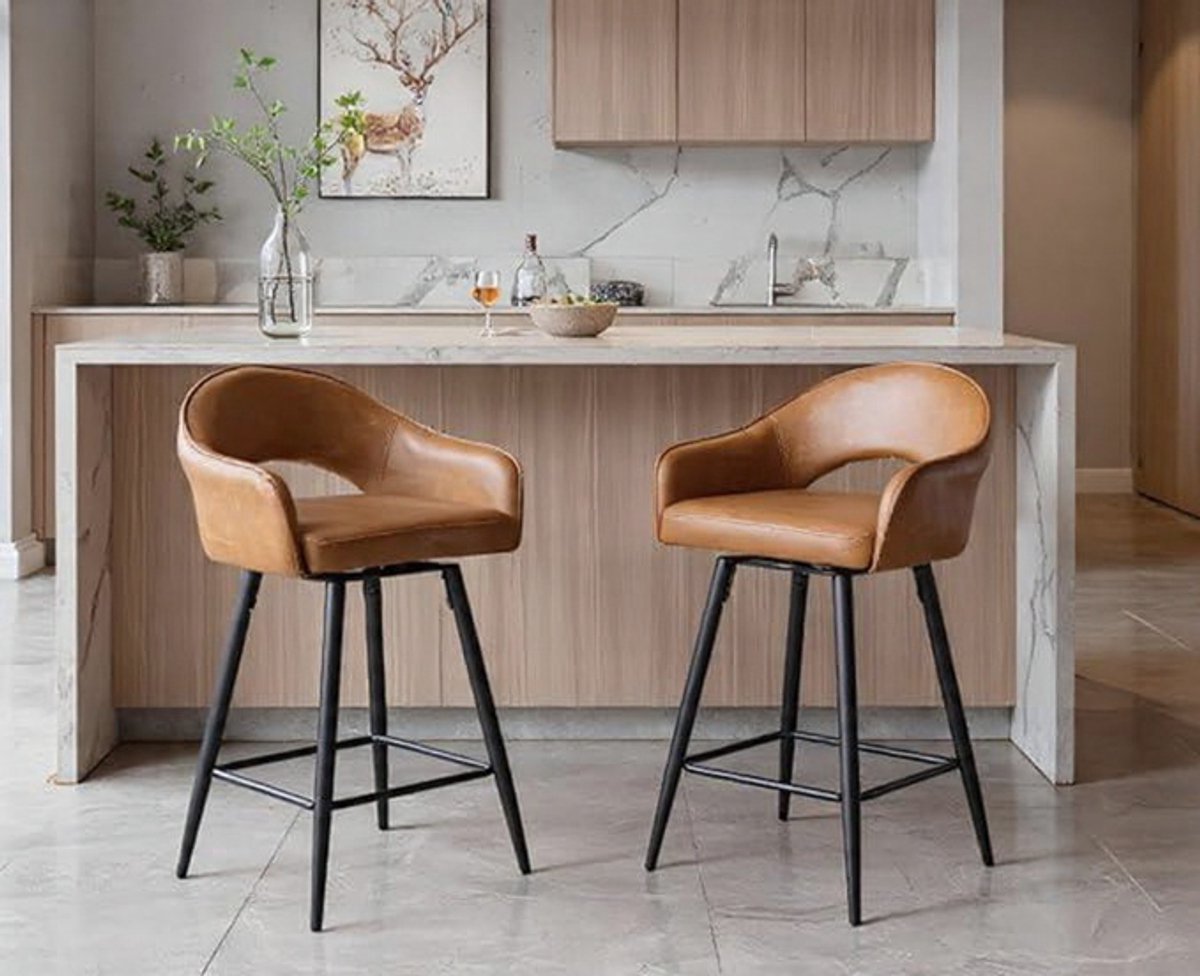 Luxe Draaibare Barkrukken Set van 4 met Armleuningen – 360° Swivel Barstoelen met Rugleuning – PU Lederen Zitting – 66 cm Zithoogte – Moderne Keukenkrukken voor Keukeneiland, Bar en Eetkamer – Bruin | Casa Serena