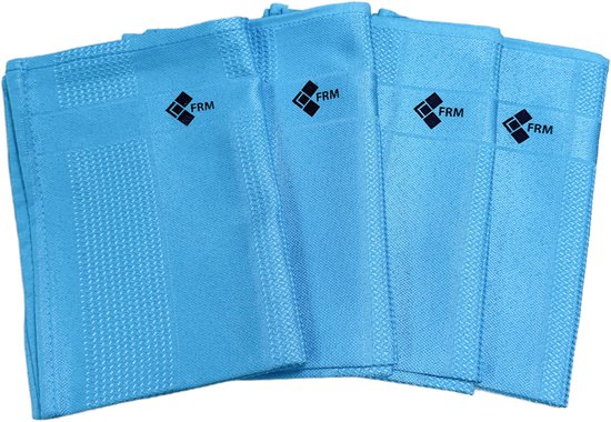 Quatre chiffons de nettoyage bleus FRM pliés, avec un subtil motif en losange et un logo.
