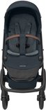 Donkerblauwe Maxi-Cosi kinderwagen met bruin handvat. Zichtbaar: gordels en gevoerd zitje.