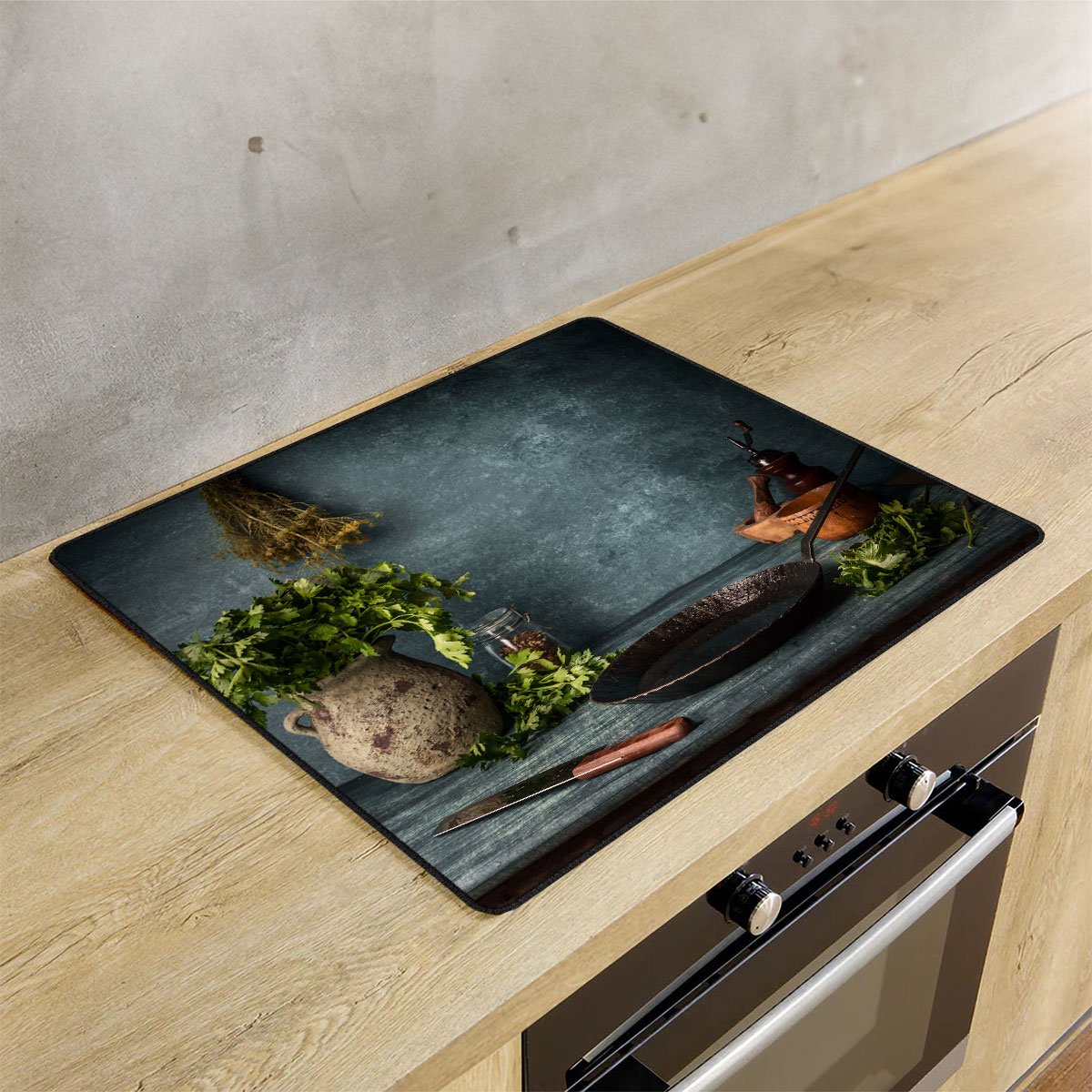KitchenYeah© Inductie Beschermer 60x52 cm Keuken Decoratie Kookplaat Beschermer voor Inductiekookplaat Afdekplaat Anti Slip Mat - Chilipeper - Stilleven - Water - Zwart - Rood