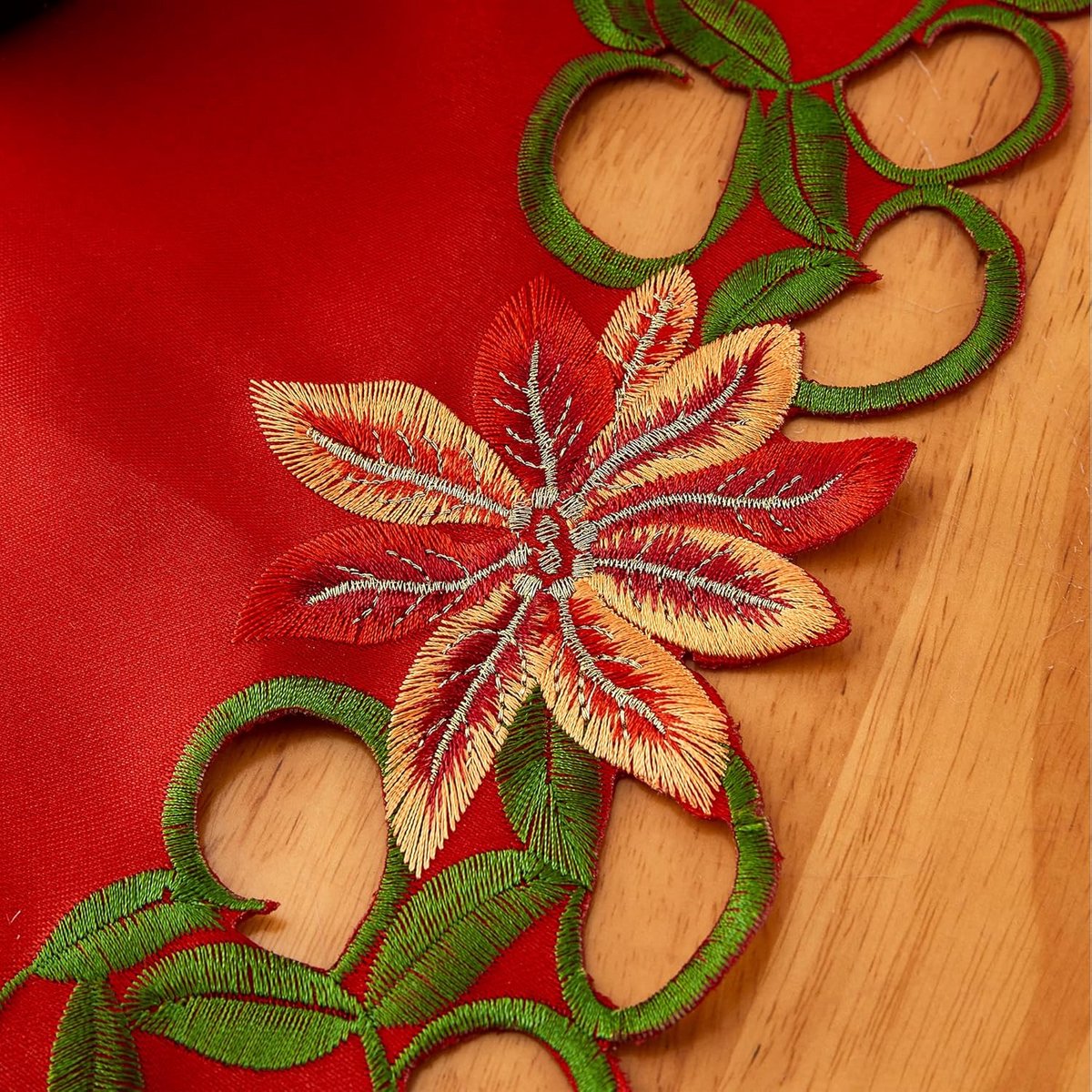Kerst geborduurde tafelloper 15 x 87 inch groene bladeren polyester voor woondecoratie