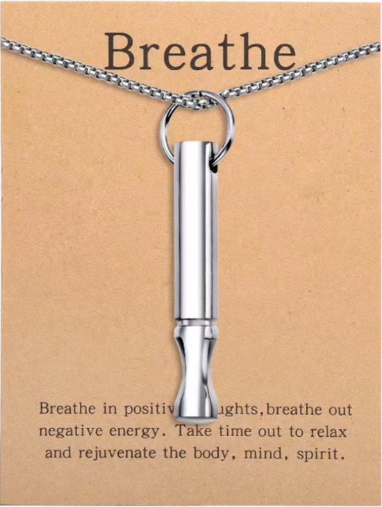 Zilverkleurig halsketting met de tekst 'Breathe' en een fluitje hanger.