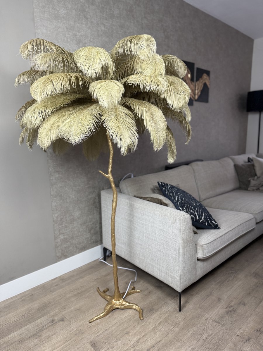 Deco Shine - Premium Line Luxe Veren Lamp 170 x 110 cm – 45 Stuks Echte Struisvogelveren - Luxe Lamp – Camel Kleur – Gouden Resin Boom Lamp – Exclusieve Design Vloerlamp