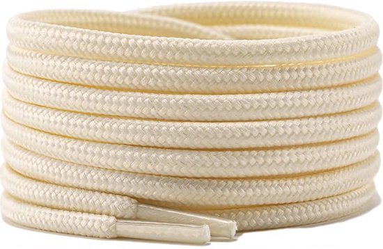 Crème gekleurde ronde veters, opgerold met plastic puntjes.