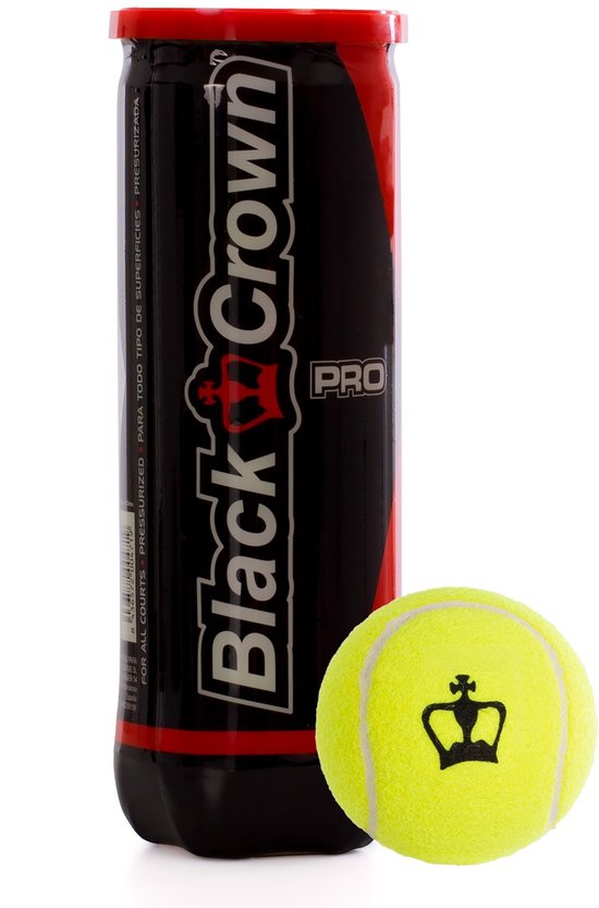 Een zwarte en rode cilinder met Black Crown logo, naast een gele padelbal met logo.