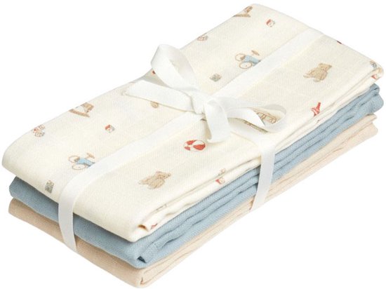 Drie hydrofiele luiers, gebundeld met een wit lint. De bovenste luier heeft een off-white ondergrond met een patroon van teddyberen en vintage speelgoed.