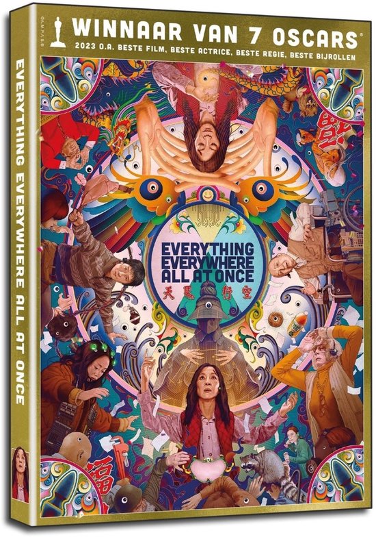 De poster van de film 'Everything Everywhere All At Once' toont een cirkelvormig ontwerp met vele personages en symbolen, waaronder de titel in het midden.