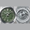 Edifice horloge met groene wijzerplaat en zilverkleurige kast, met open achterkant die het automatische uurwerk toont.