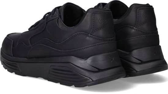 Zwarte Xsensible lage sneakers gezien vanaf de achterkant, met veters.