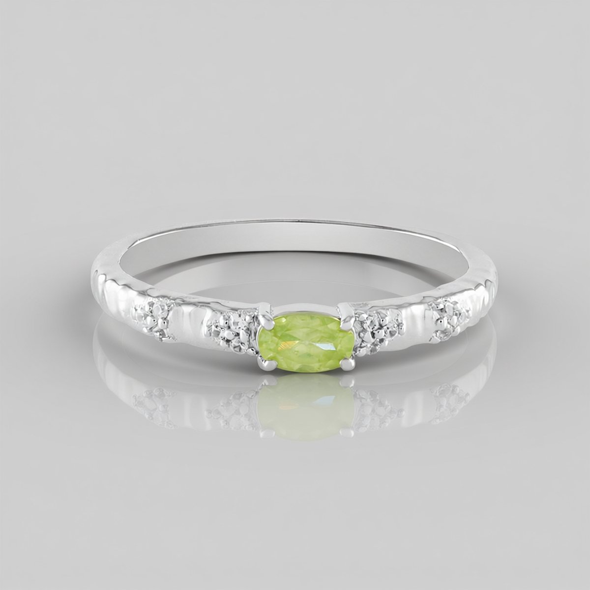 Cavill - Zilveren ring met 0,237 ct ovale briljant geslepen sfeen uit Madagaskar - 925 platina zilver - Moderne filigraan ring met zirkonia accenten