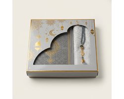 FIRASET Luxe Koran Set – Islamitisch Cadeau, QR Audio & Meertalige Vertaling (EN/FR/DE/TR/ES), Gebedskleed, Tasbih & Geschenkdoos – Zilver