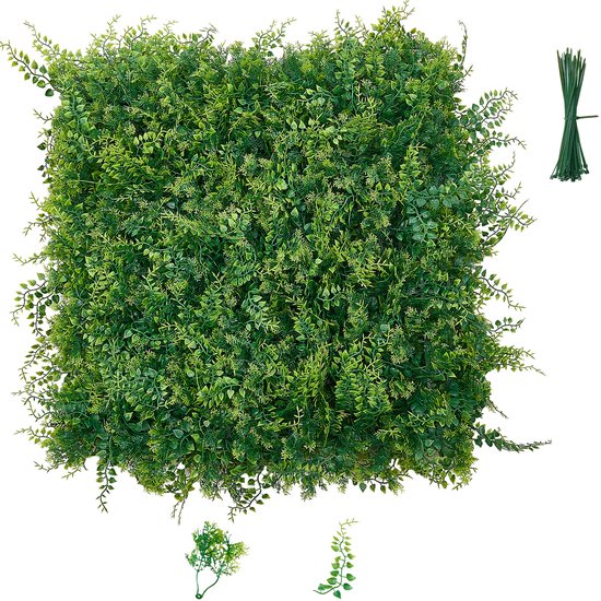 Een vierkant paneel van kunstplanten met losse takken en kabelbinders.