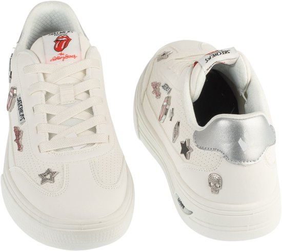 Paar witte leren sneakers met Rolling Stones logo's, sterren en een zilveren detail op de hiel.