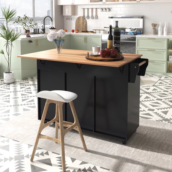 Îlot de cuisine noir avec plateau en bois, 2 tiroirs et portes d'armoire, avec un tabouret de bar blanc.