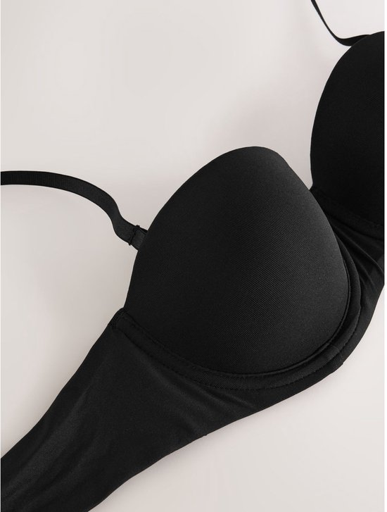Detail van de zwarte push-up beha zonder bandjes, met voorgevormde cups.