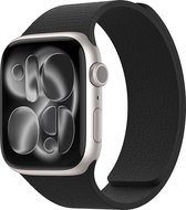 Zilverkleurige Apple Watch met zwart bandje met litchi-structuur.