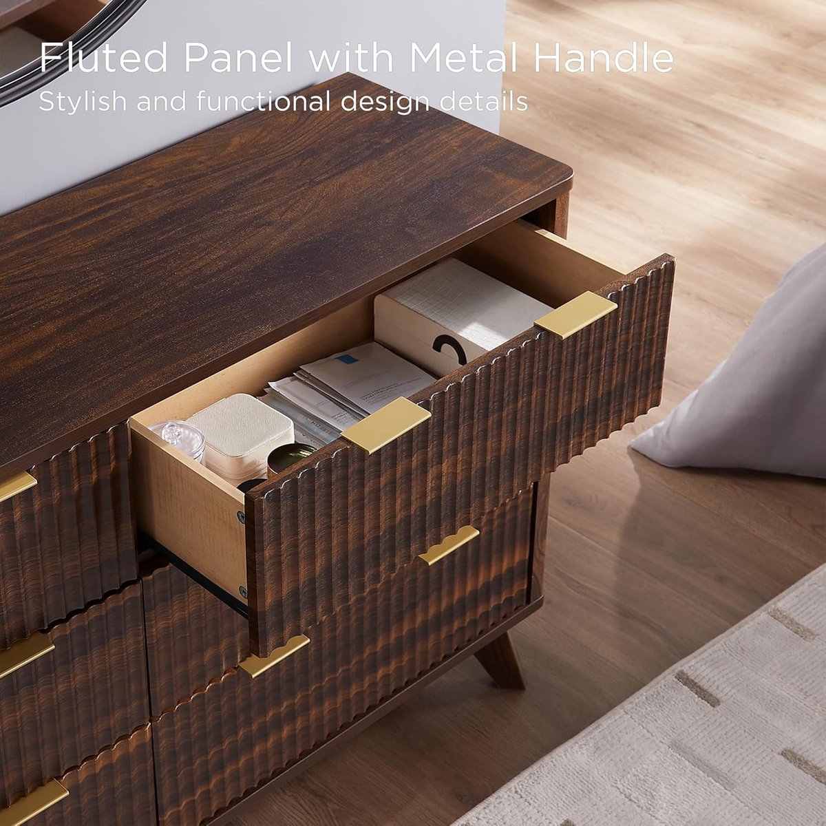 Kommode met 6 Lades 137x40x81 cm – Moderne Geribbelde Dressoirkast met Gebogen Design, Donker Walnoot Houten Opbergkast voor Slaapkamer & Woonkamer – Laura