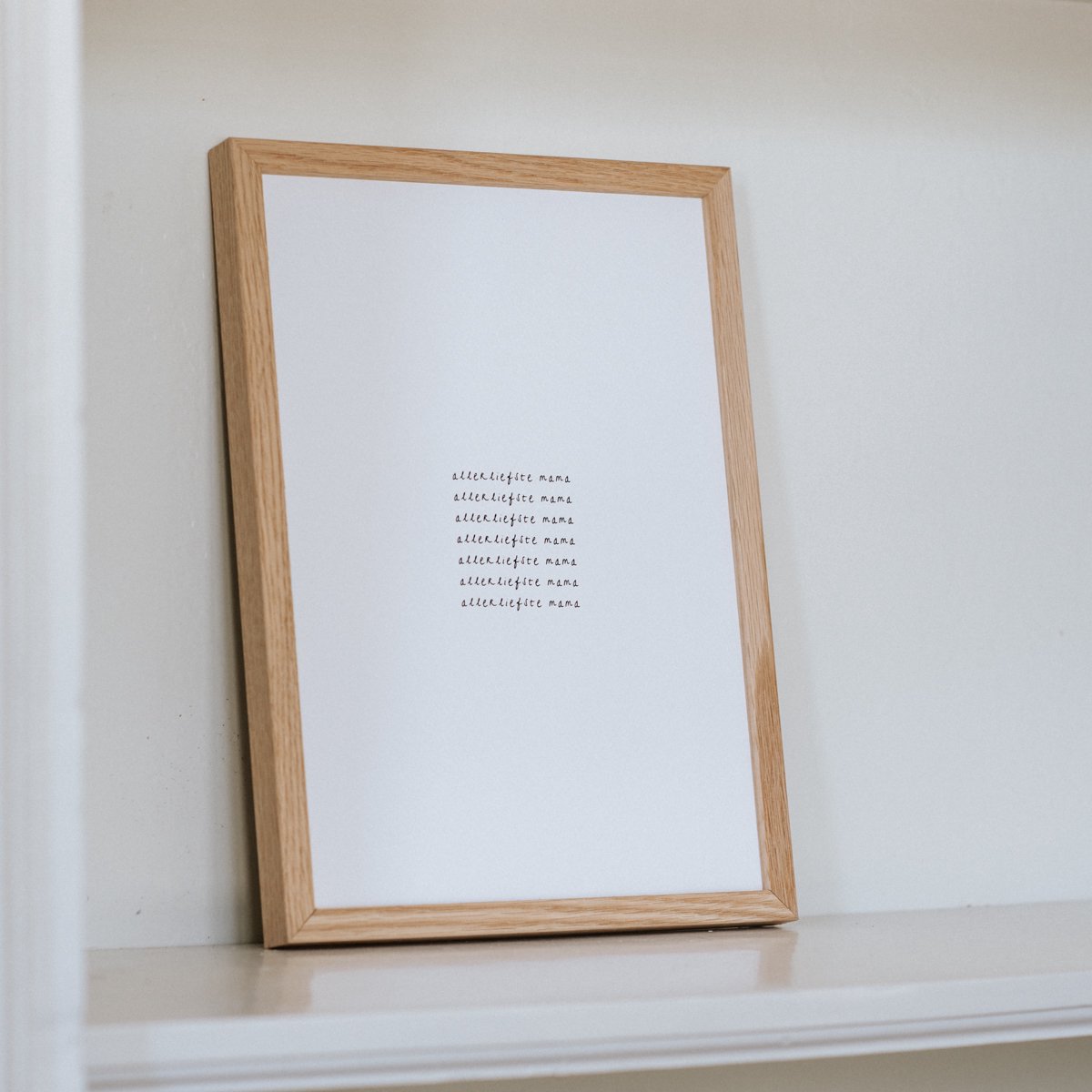 IKPAKJEIN - Houten Lijst A4 - Allerliefste Mama - Moederdag - Geboortecadeau - Trots - Familie - Kinderkamer