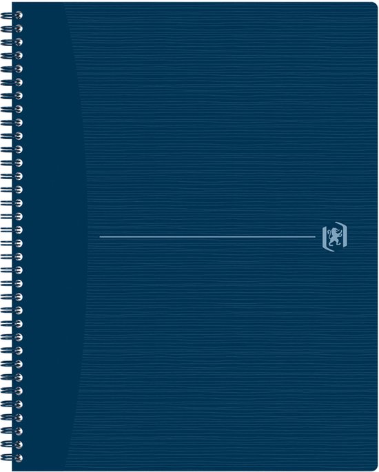 Donkerblauw A4+ notitieboek met spiraalbinding, fijne horizontale lijntjes en een subtiel logo.