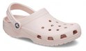 Lichtroze Crocs Classic Clogs met draagbare band aan de achterkant.