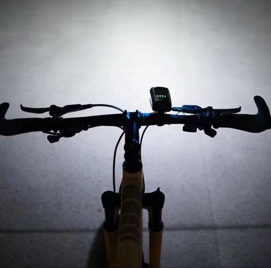 GUUUS® Fiets Voorlicht - LED - USB-C Oplaadbaar - Accu-indicator - Waterdicht - Meerdere standen van Merkloos — afbeelding 3