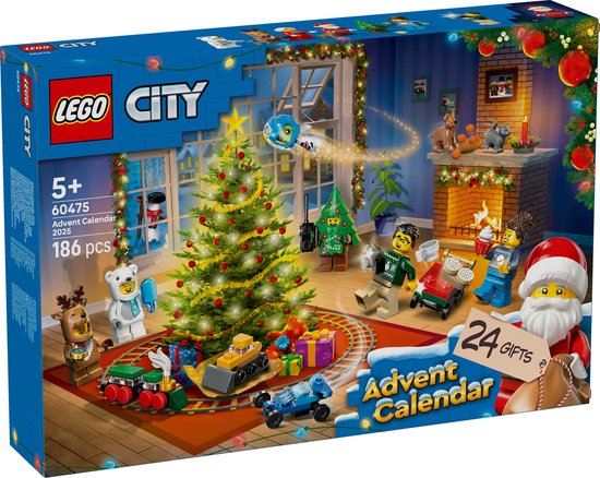 De LEGO City adventskalender 2025 doos met een kerstinterieur, kerstboom en speelgoedfiguren.