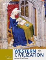 Een vrouw in een blauwe jurk met witte hoofdtooi schrijft in een boek, zittend aan een tafel met een kleine hond ernaast.