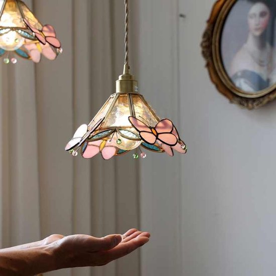 Plafonnier en verre teinté style Tiffany avec motif papillon et fleur