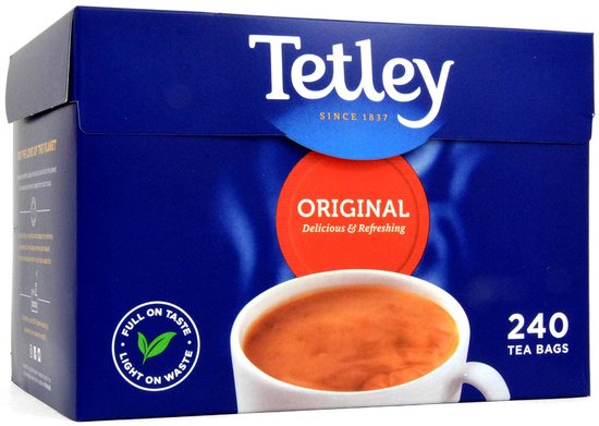 Boîte Tetley Original de 240 sachets de thé avec une tasse de thé.