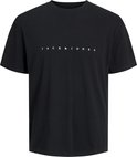 Zwarte t-shirt met korte mouwen en ronde hals. Tekst "JACK & JONES" op de borst.