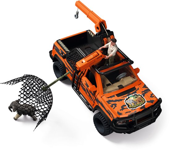 Oranje jungle jeep met tijgerstrepen, kraan, man en gevangen dier in net.