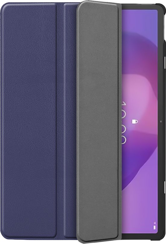 Étui de tablette bleu trifold avec rabat partiellement ouvert et tablette à écran violet.