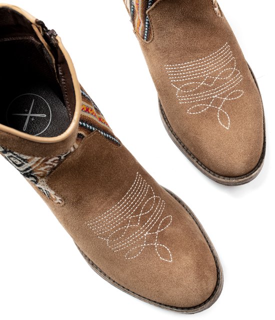 Inkkas Desert Western Boot dames cowboylaars – lichtbruine suède Western enkellaars met authentiek Peruaans textiel & rubberzool – comfortabele hak – duurzame keuze, maat 42