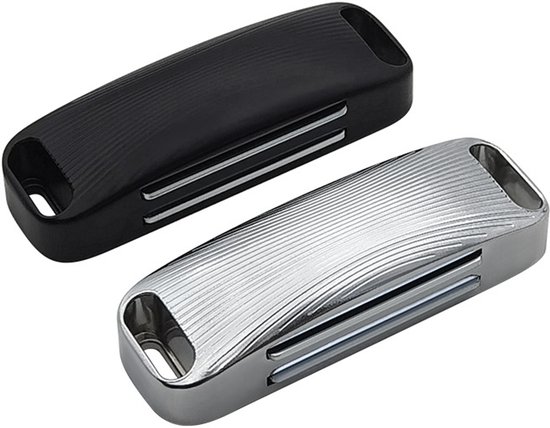 Zilverkleurige en zwarte magneetsnappers, beide met ribbelpatroon.