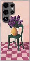 Telefoonhoesje Geschikt voor Samsung Galaxy S24 Ultra hoesje - Stoel - Vaas - Bloemen - Geblokt - Siliconen Telefoonhoesje Telefoonhoesje