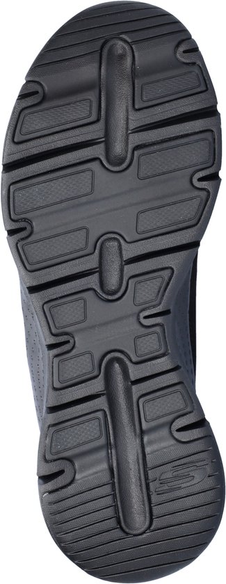 Zwarte buitenzool van een Skechers sneaker met een robuust profiel.