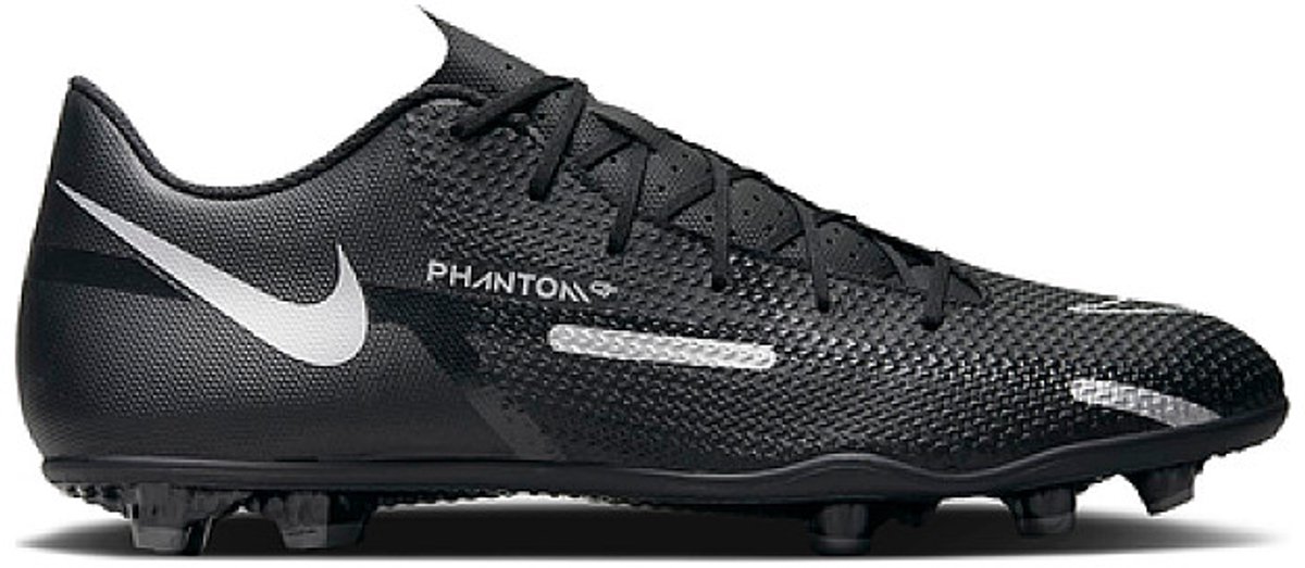1200x523.jpg Phantom GT2 Club MG voetbalschoenen in zwart met metallic zilver, maat 42.5, met een gestroomlijnd design.