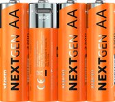 Vier oranje Xtorm AA batterijen op een rij, met witte tekst 'NEXTGEN AA' en 'RECHARGE'. Een batterij heeft een USB-C poort.