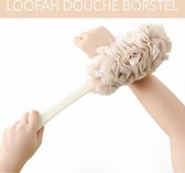 Loofa Doucheschrobborstel met lange steel voor het exfoliëren van de huid en het schrobben van de rug. Ergonomisch handvatontwerp en lus om de borstel aan een haak te hangen. 45 cm lang. Wit