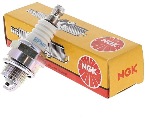 NGK bougie BPM R7A op een kartonnen doos met het NGK logo.