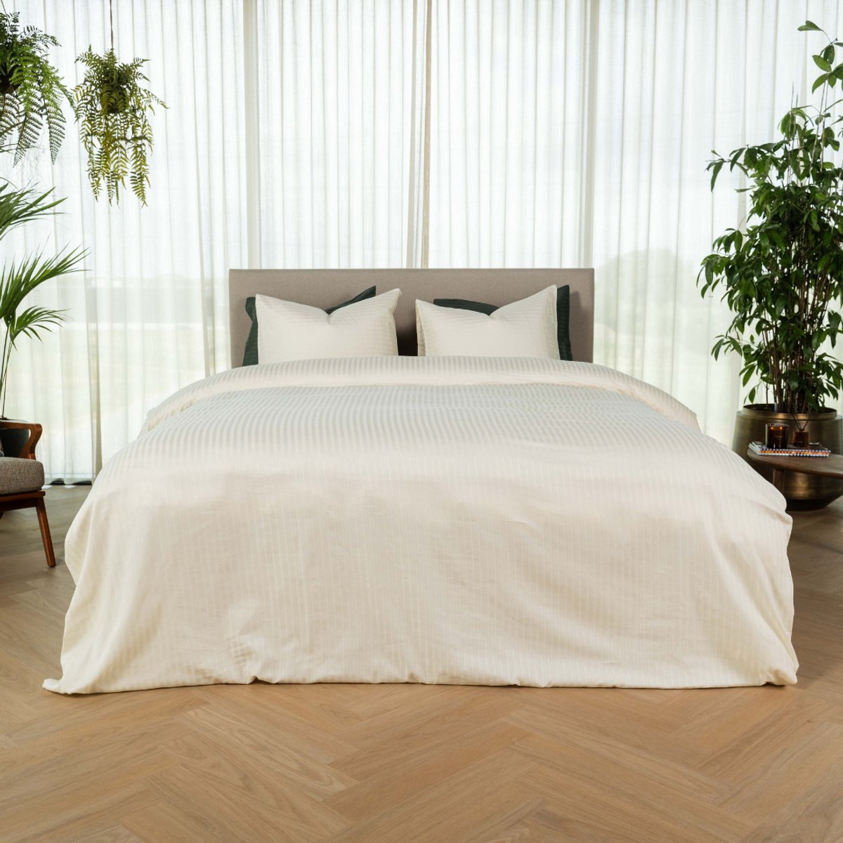 Kayori Elin Dekbedovertrek Katoensatijn - 260x200-220 cm +2 slopen - Lits-jumeaux - Offwhite