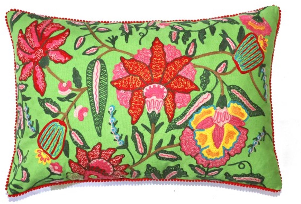 Only Natural sierkussen kussen velvet fluweel groen met bijzondere geborduurde bloemen 40 x 60 cm