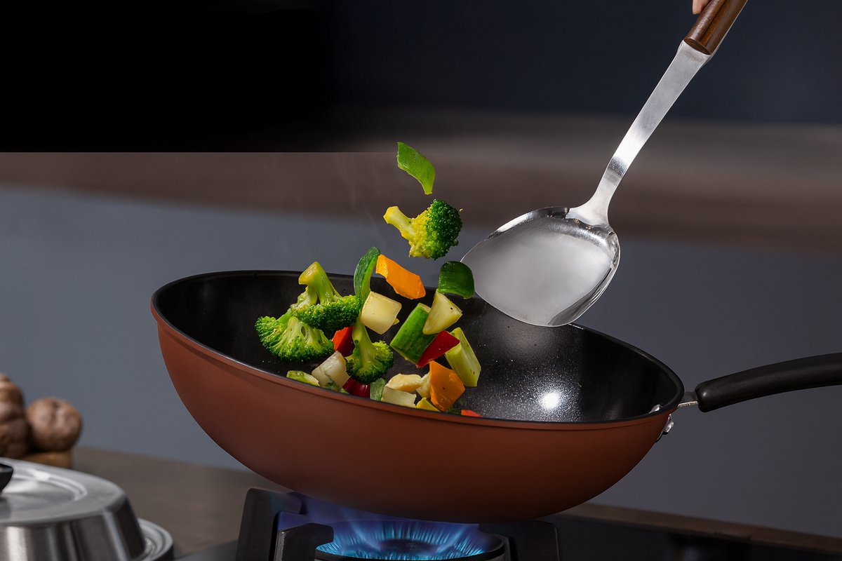 Kadirelli Wokpan 32 cm – Rood – Anti-aanbak – Geschikt voor alle warmtebronnen