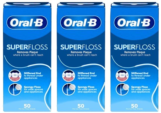 Verpakking met drie pakken Oral-B Superfloss met elk 50 voorgesneden flosdraadjes.