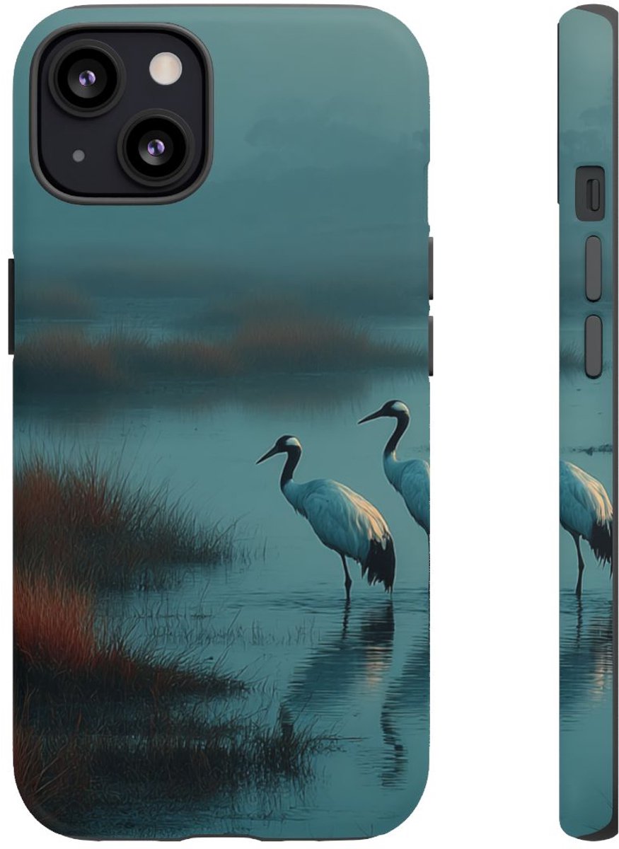 Twee Kraanvogels in Mistig Moeras – Telefoonhoesje Geschikt voor iPhone 13